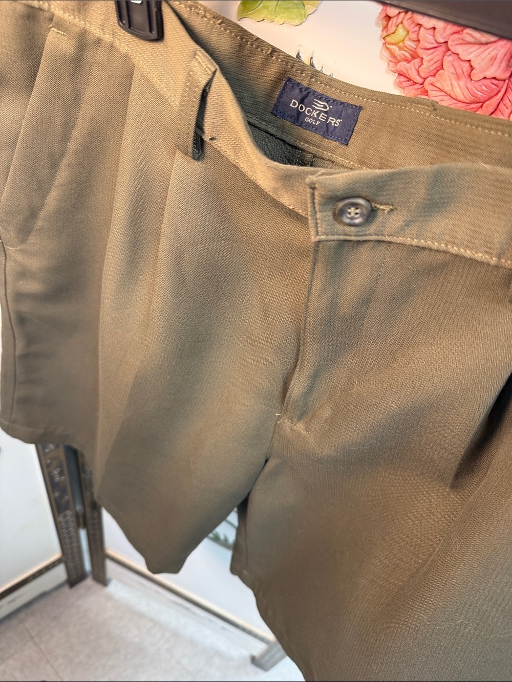 Handsome Dockers Olive Green Flat Front Men's GOLD Shorts for the GREENS